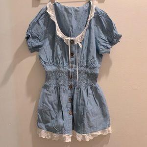 Ribbon tie butten up top